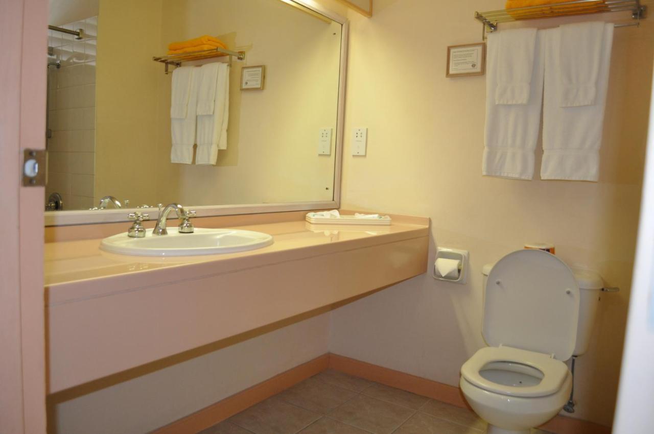 Hotel Pommarine ブリッジタウン エクステリア 写真