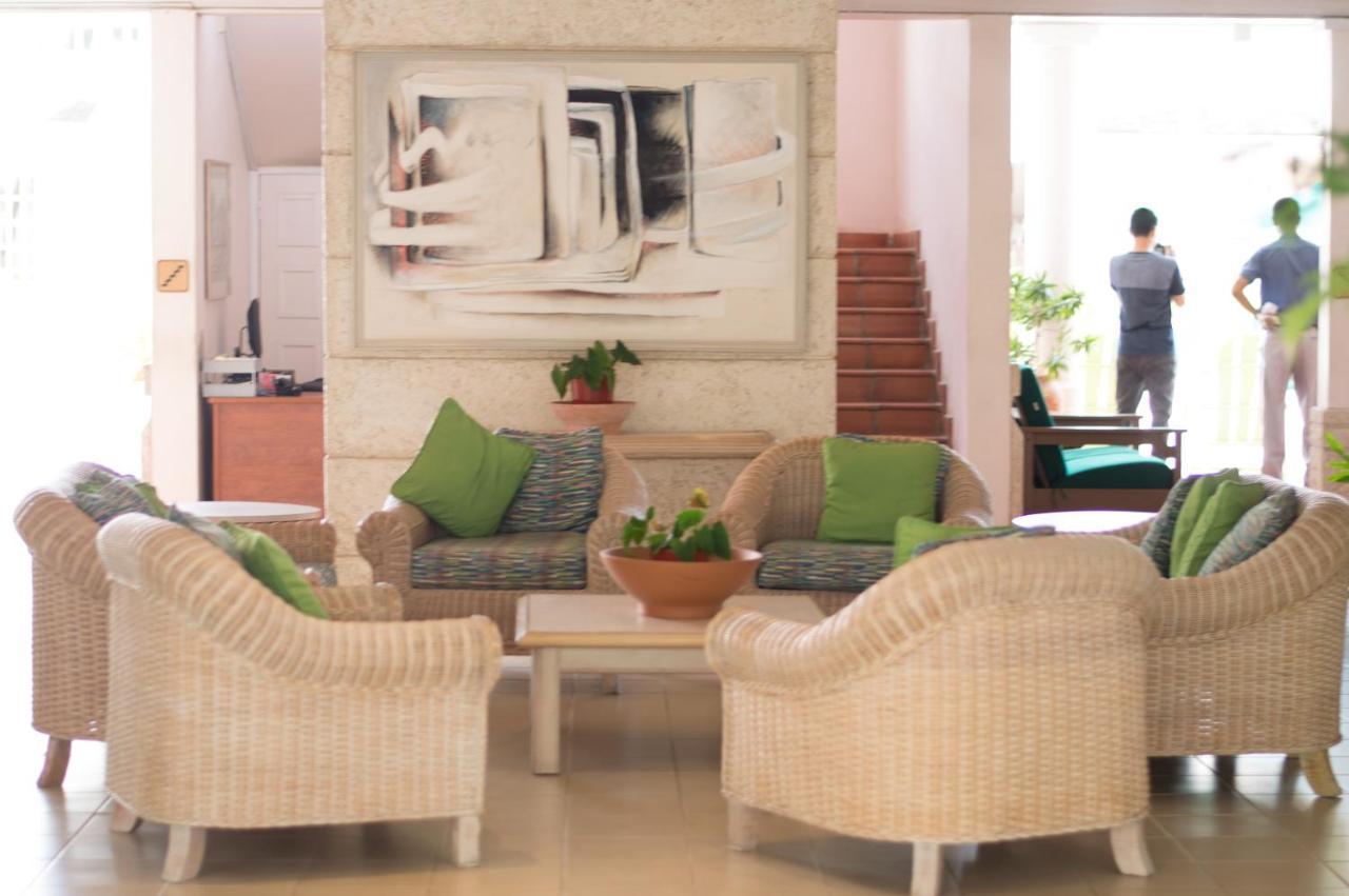 Hotel Pommarine ブリッジタウン エクステリア 写真