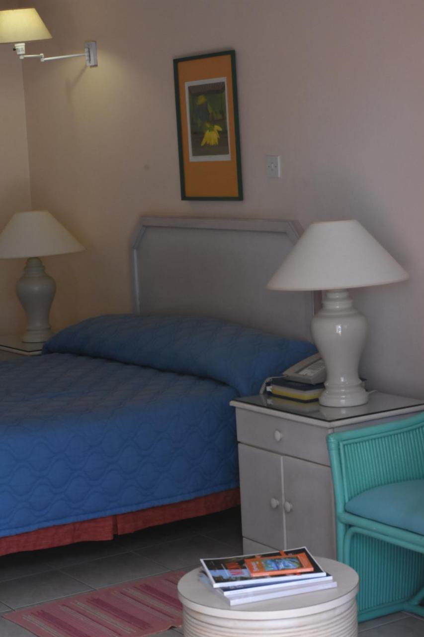 Hotel Pommarine ブリッジタウン エクステリア 写真
